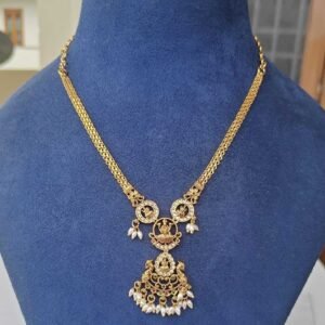 Short Weightless Necklace