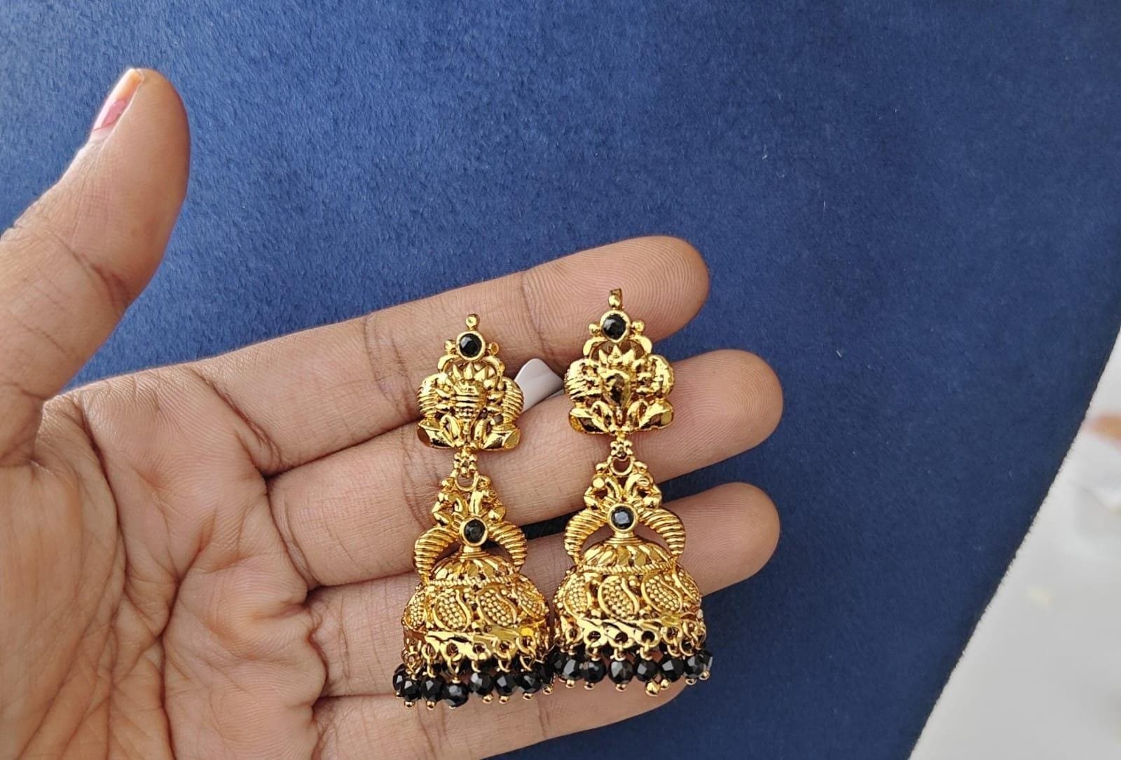 Earrings black